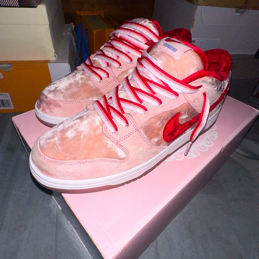 Nike Sb Dunk “Strange Love”